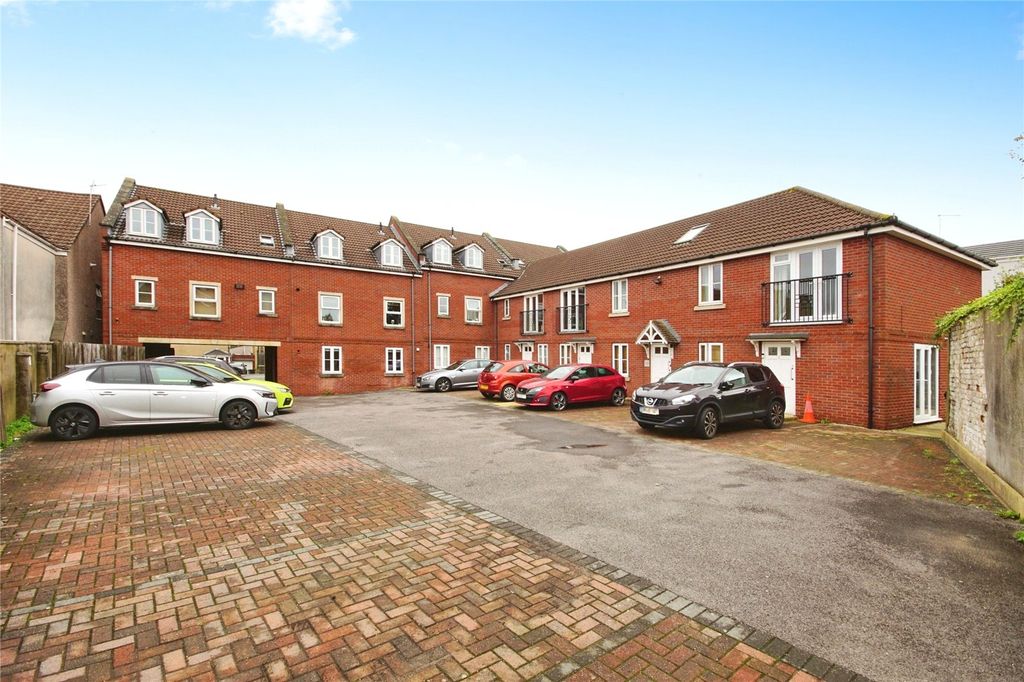 Property photo 2 of 18 Picture No. 15