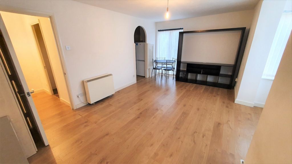 Property photo 2 of 8 Gallery