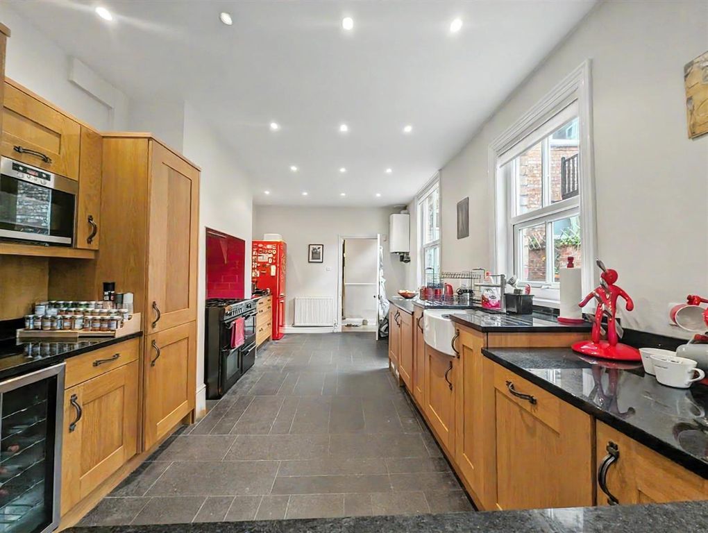 Property photo 3 of 25 Kitchen/Diner
