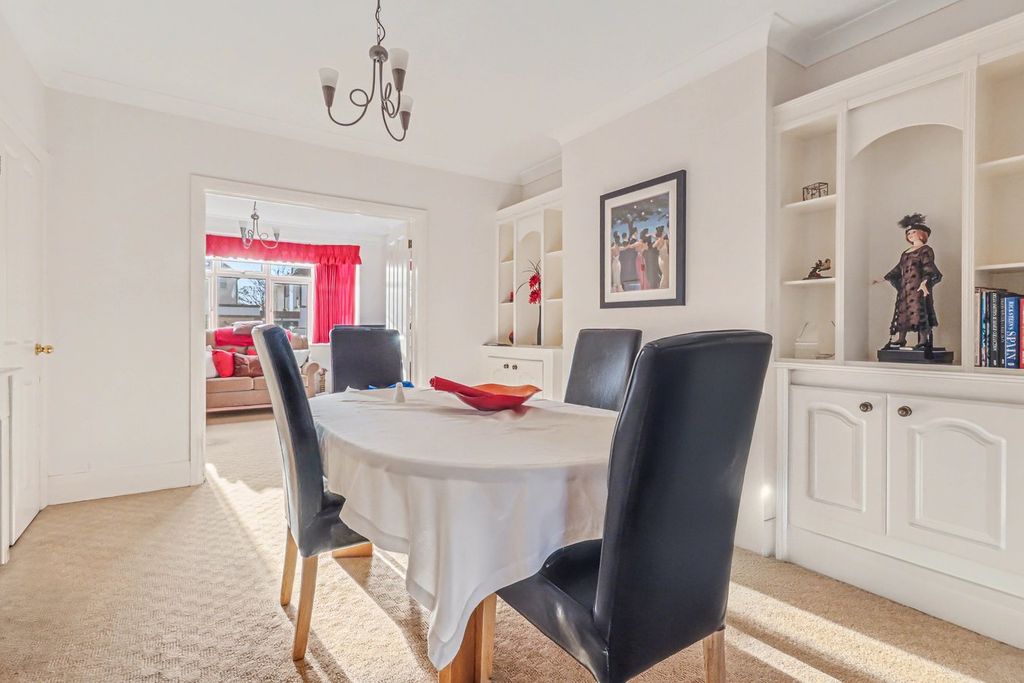 Property photo 3 of 18