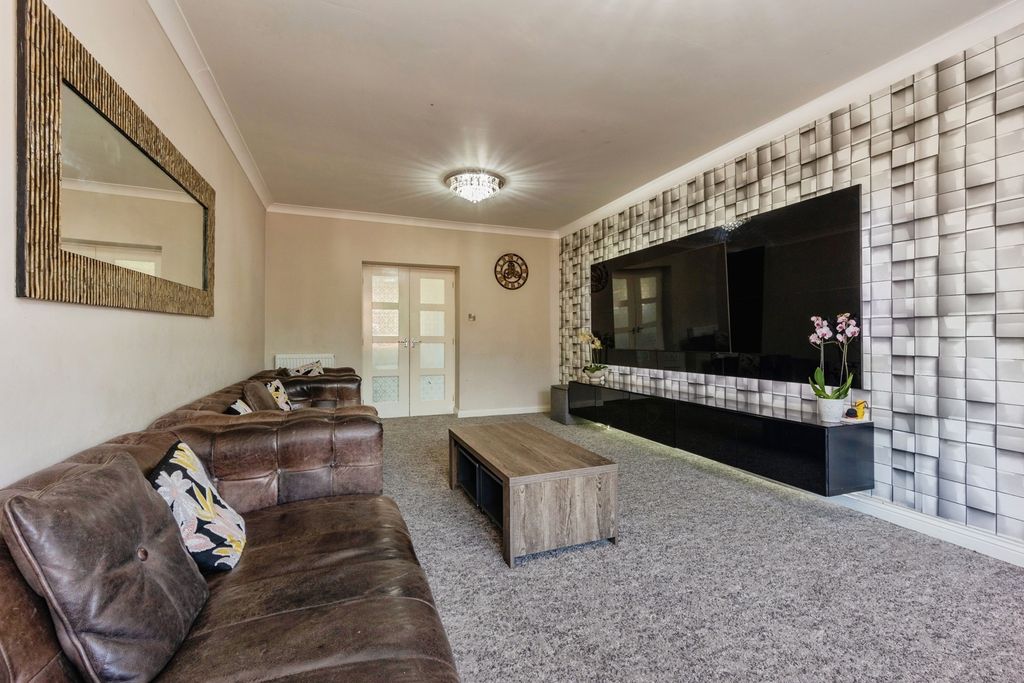 Property photo 3 of 28 Pbox-Img.Jpg