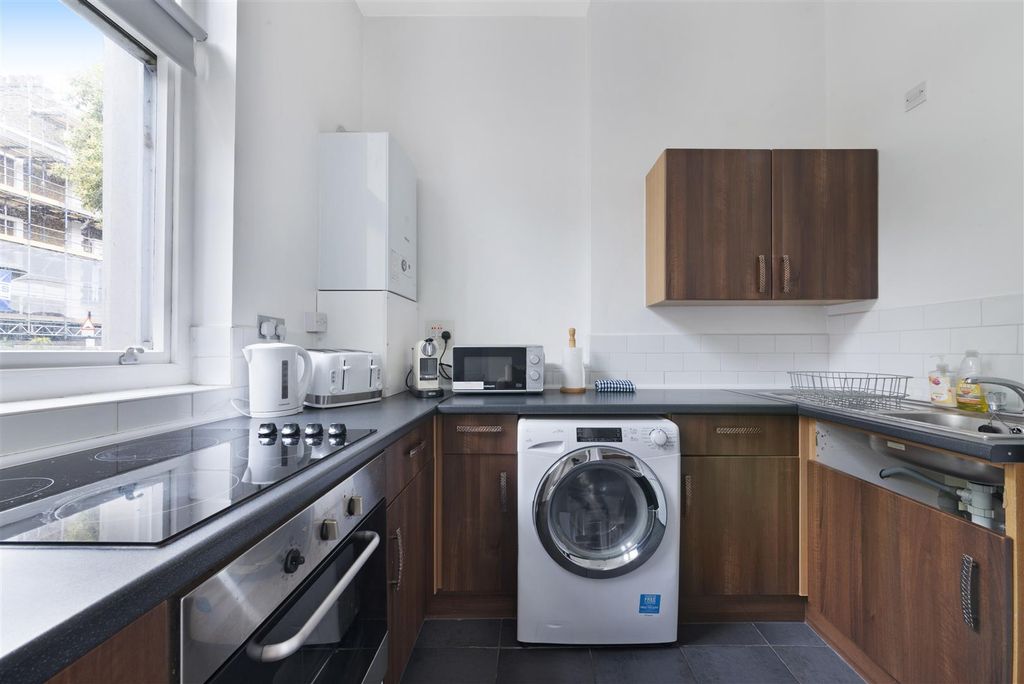 Property photo 3 of 8 Porchester Terrace, 159B-19.Jpg