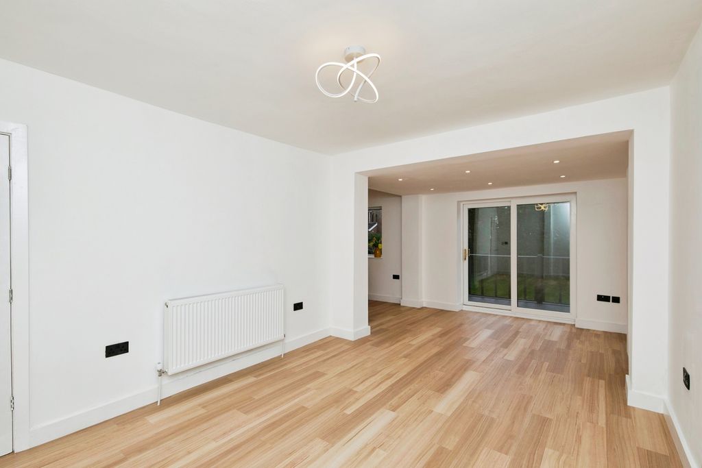 Property photo 3 of 20 Living Room