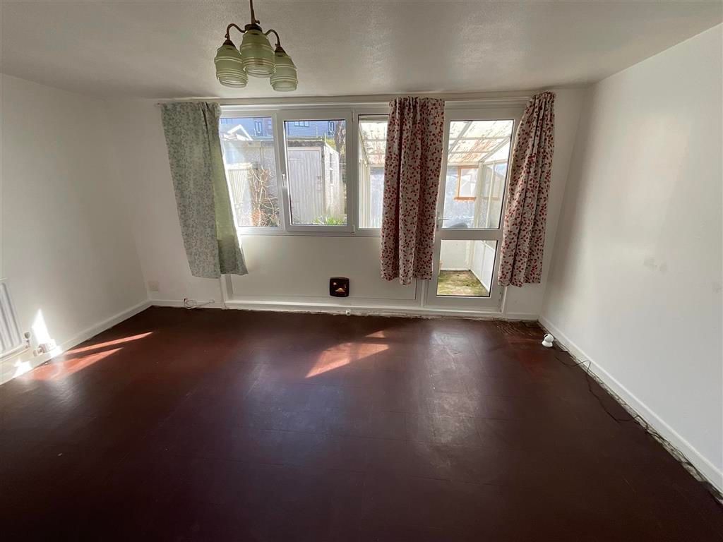 Property photo 1 of 13 Lounge