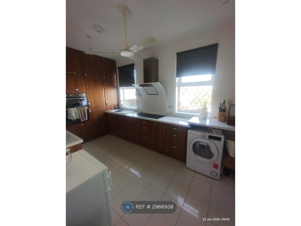 Property photo 3 of 14 Kitchen