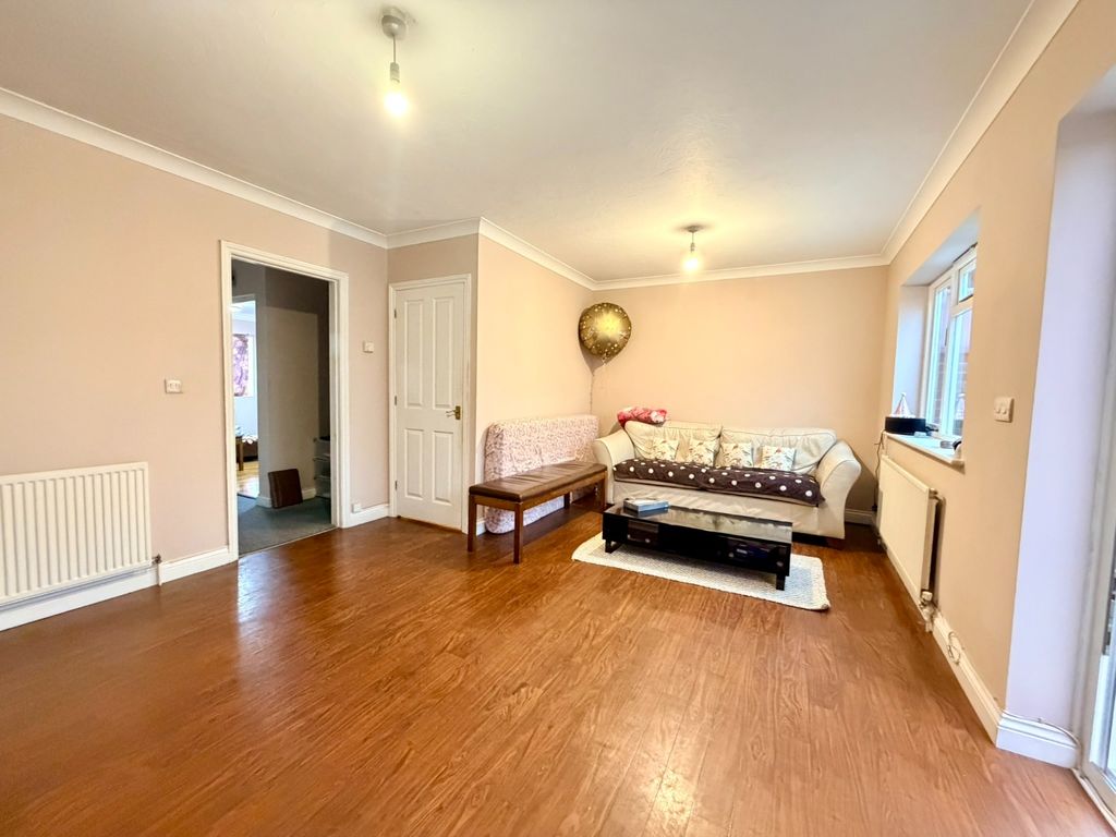 Property photo 2 of 13 4790822