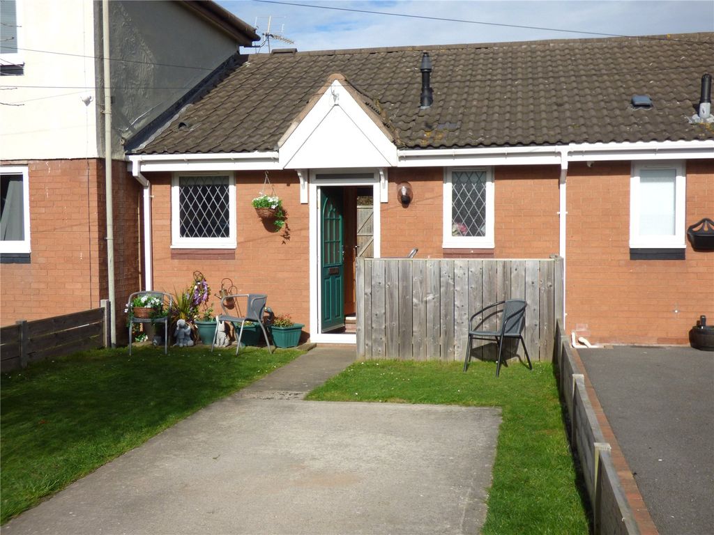 Property photo 1 of 10 Front