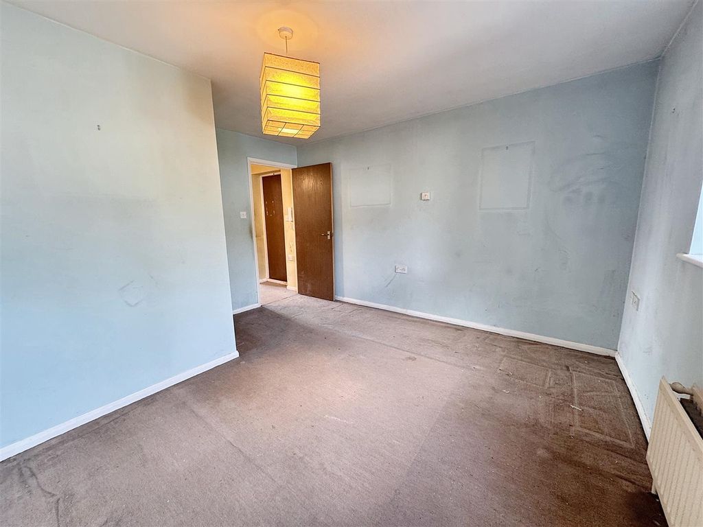 Property photo 3 of 6 Lounge