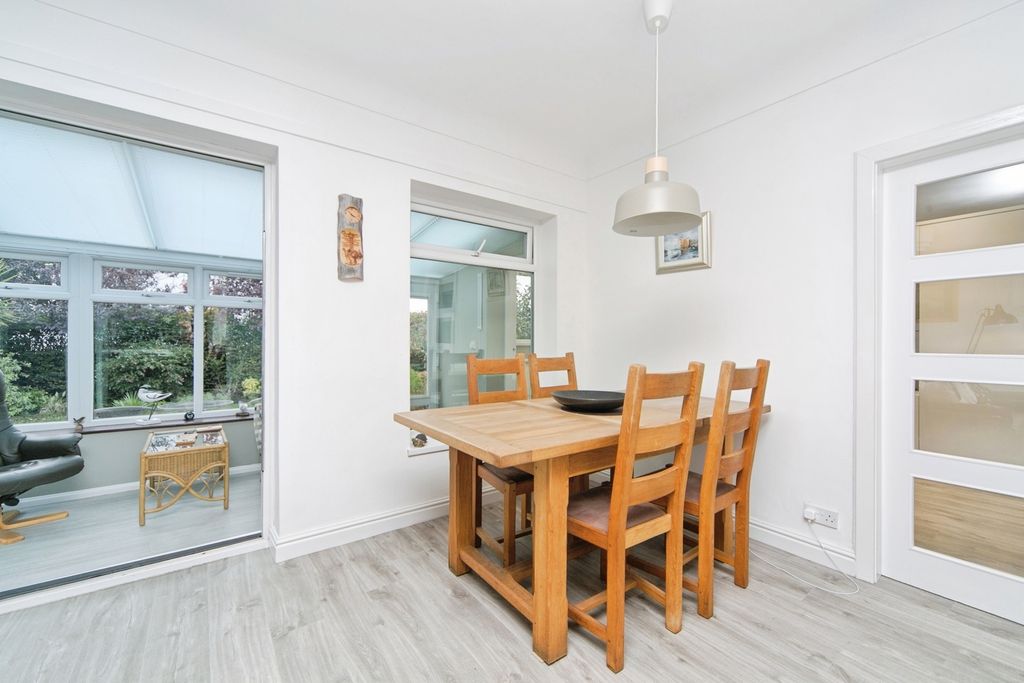 Property photo 3 of 17 Photo