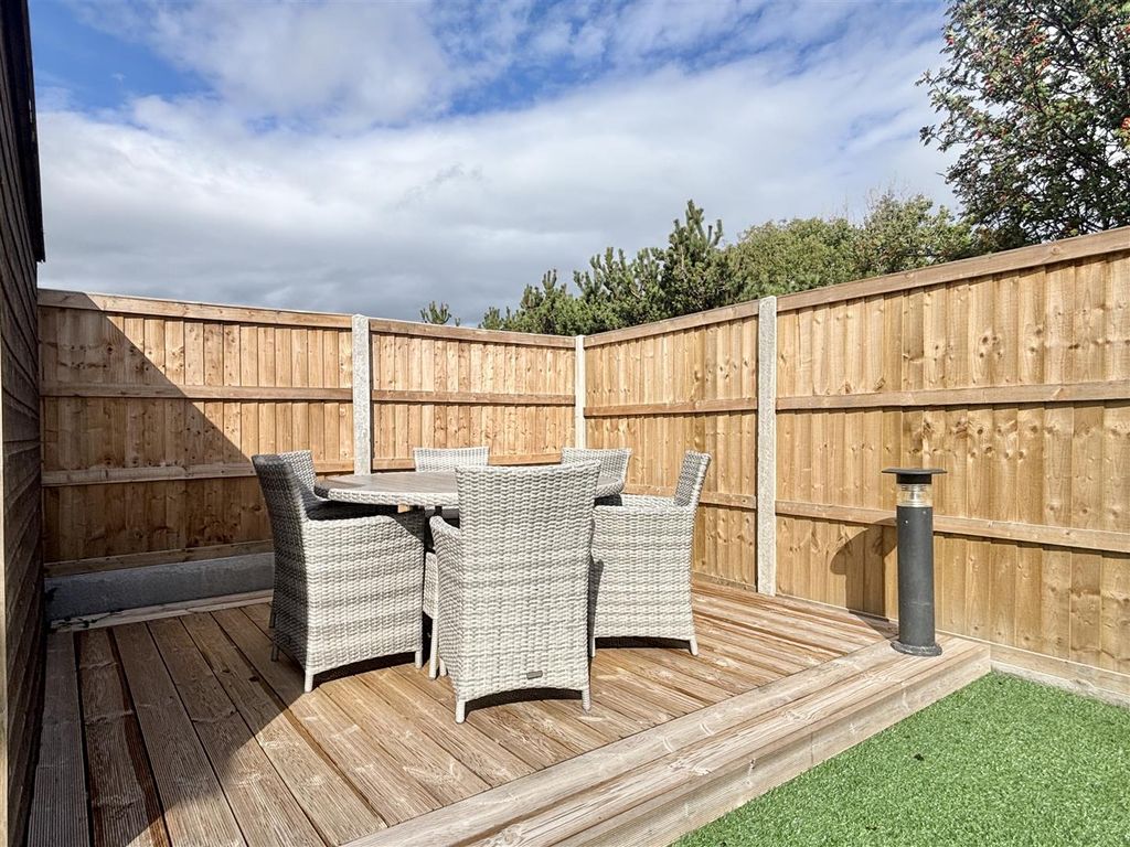 Property photo 2 of 30 Garden V3