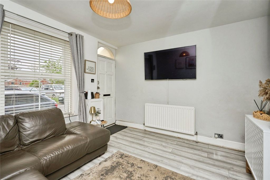 Property photo 2 of 13 Lounge