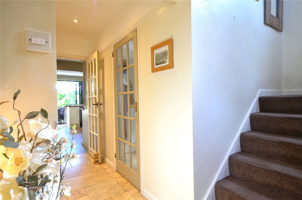 Property photo 3 of 20 Entrance Hall