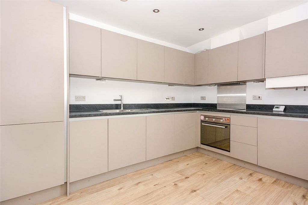 Property photo 3 of 8 Picture No. 10