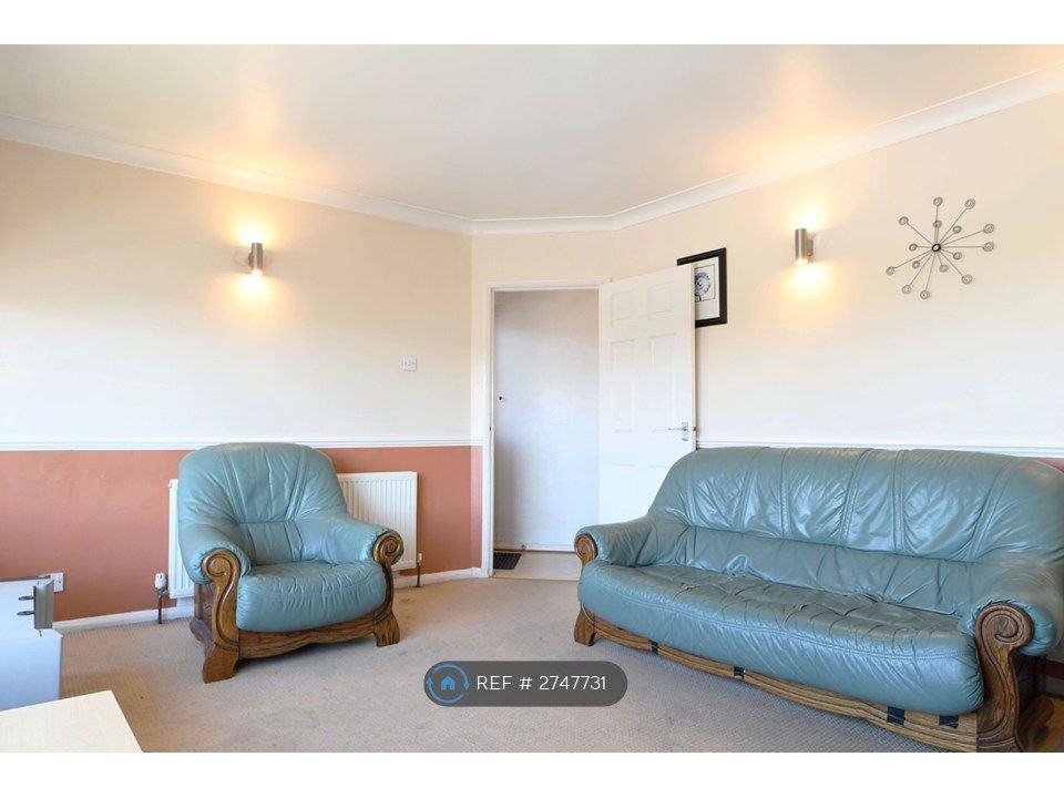 Property photo 3 of 12 Lounge