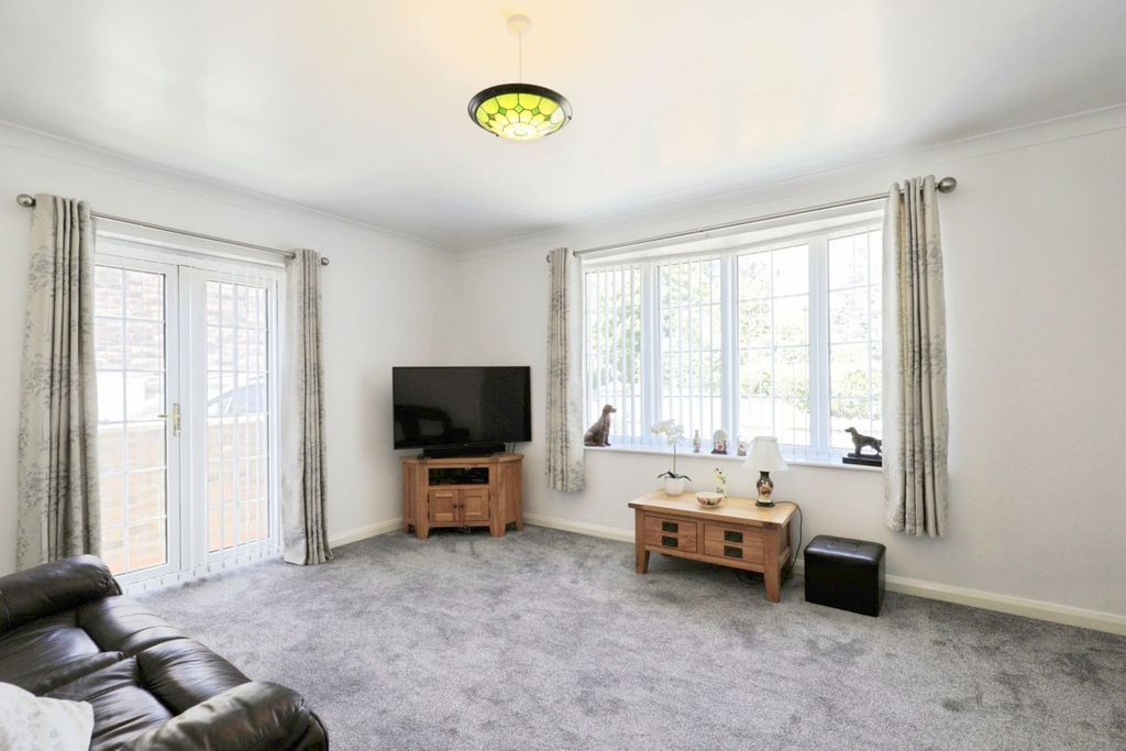 Property photo 3 of 17