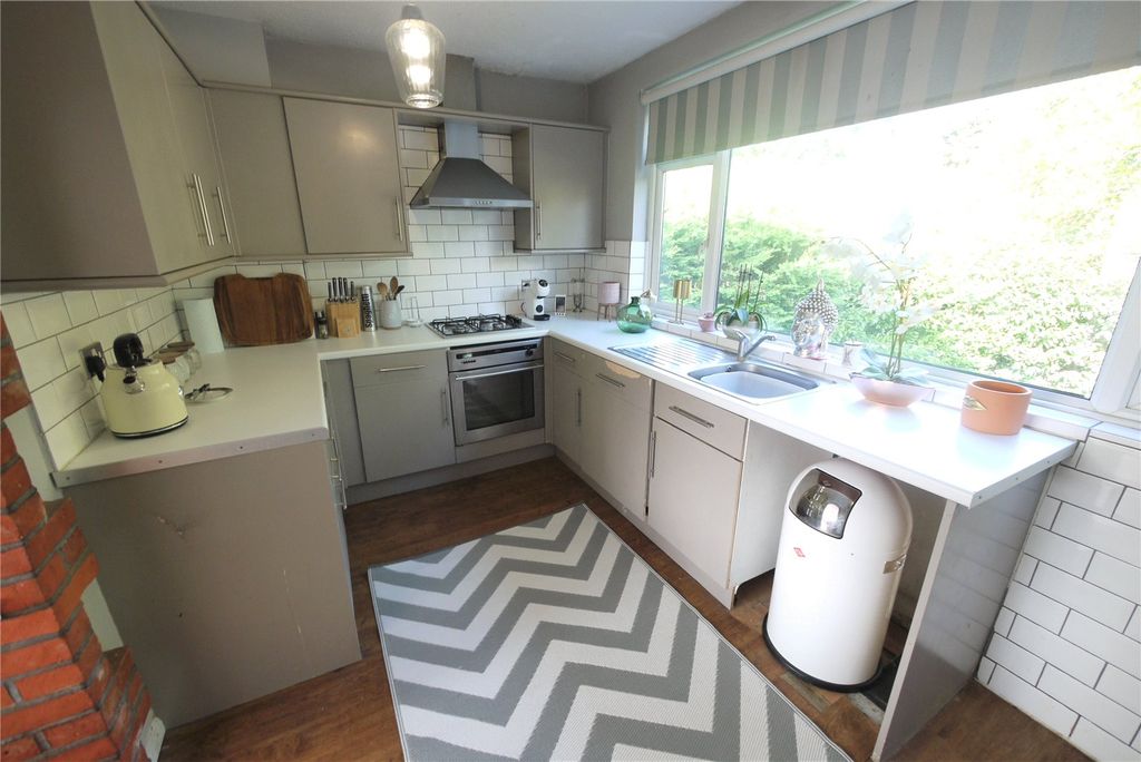 Property photo 3 of 19 Kitchen