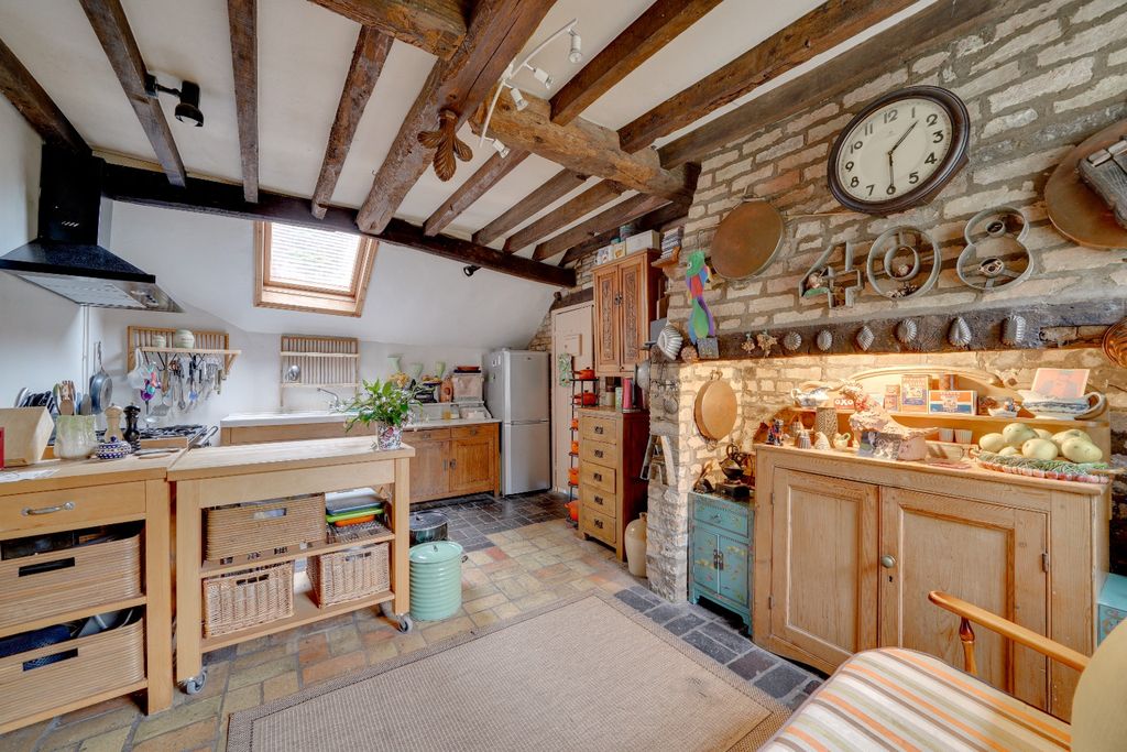 Property photo 2 of 34 3704893