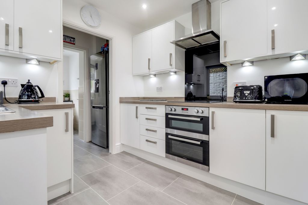 Property photo 2 of 17 Kitchen