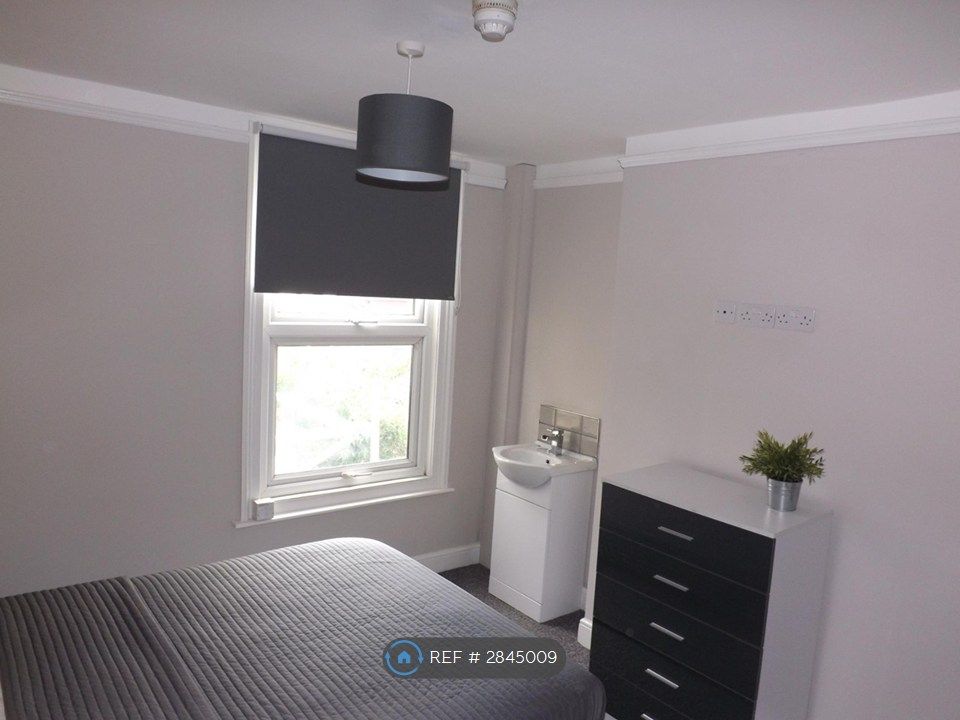 Property photo 2 of 10 Room 5