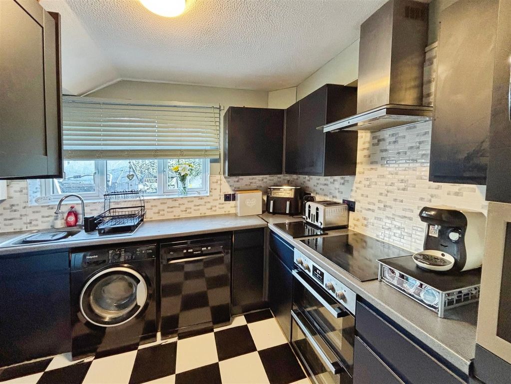 Property photo 2 of 19 2F24Efdc-Photo 2011-18-25 2C 2013 2015 2027.Jpg