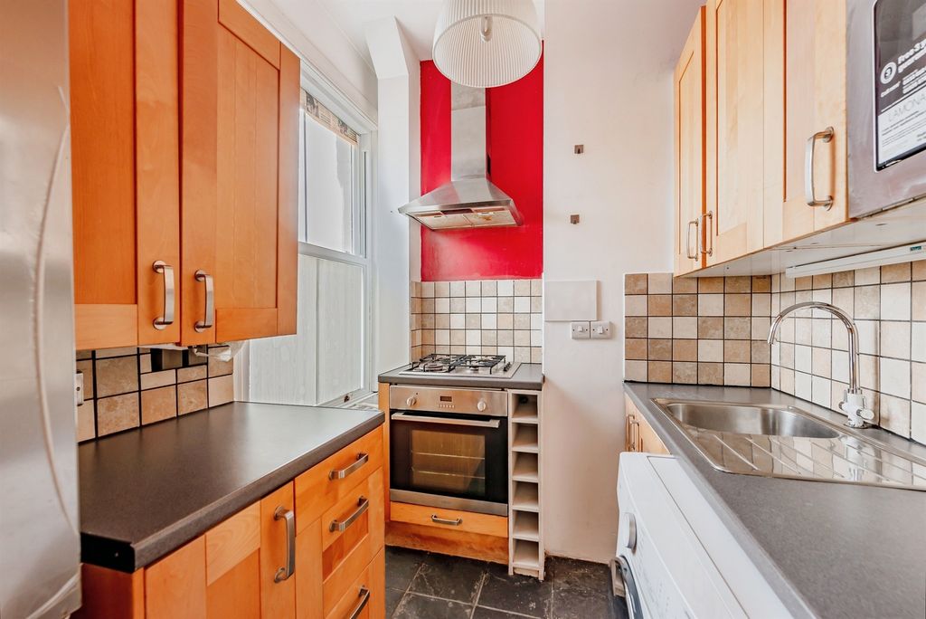 Property photo 3 of 10