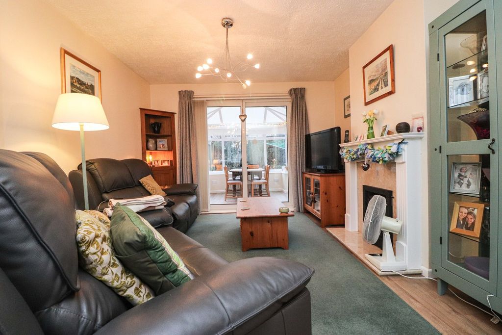 Property photo 2 of 18 Dining Lounge