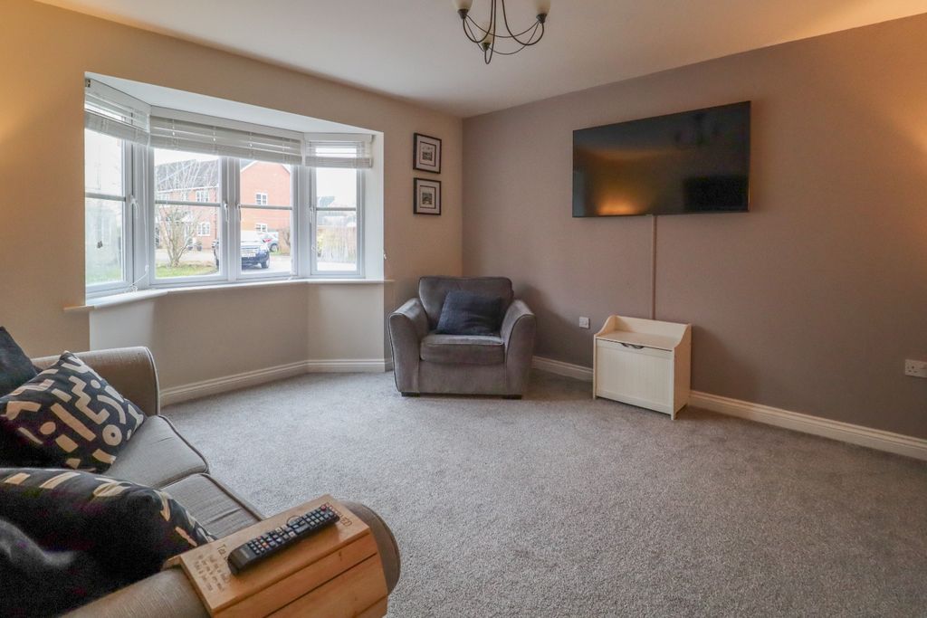 Property photo 2 of 18 4767873