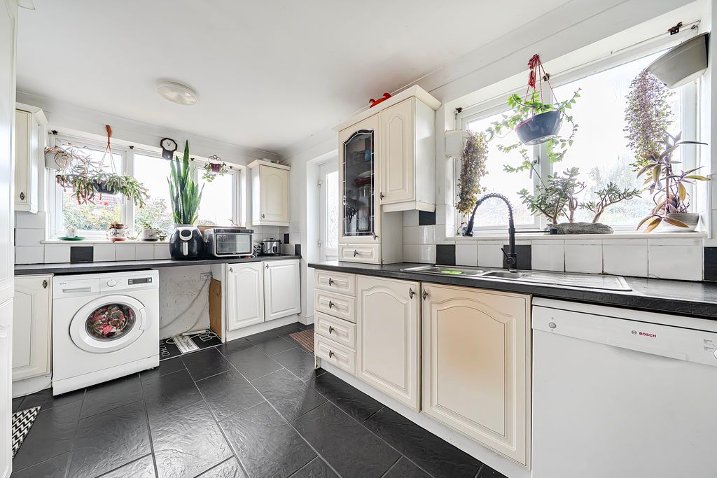 Property photo 2 of 14 Kitchen