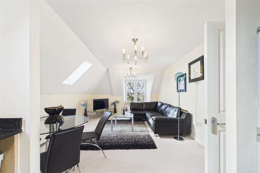 Property photo 3 of 14 Cam01894G0-Pr0271-Still005.Jpg