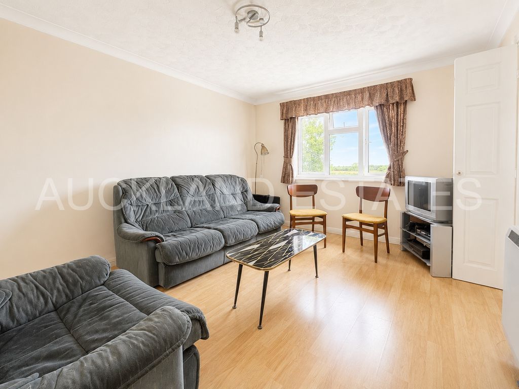 Property photo 2 of 7 13B0F8B3-1B2E-4379-B53B-A255C7C594B4