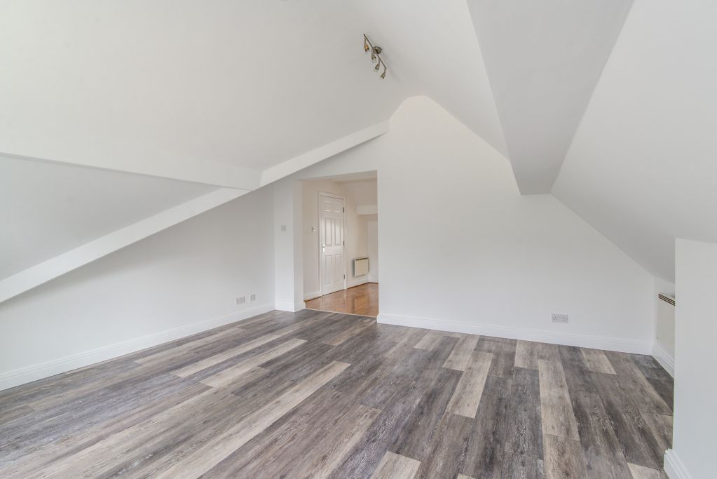 Property photo 3 of 22 Lounge