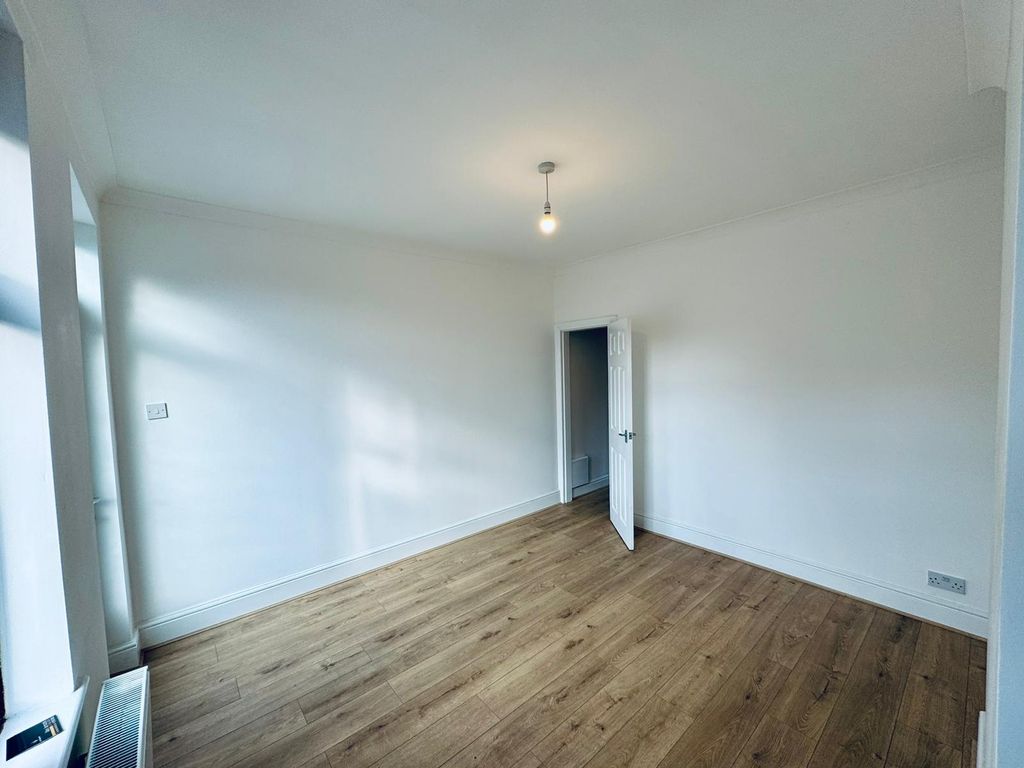 Property photo 2 of 11 Gallery