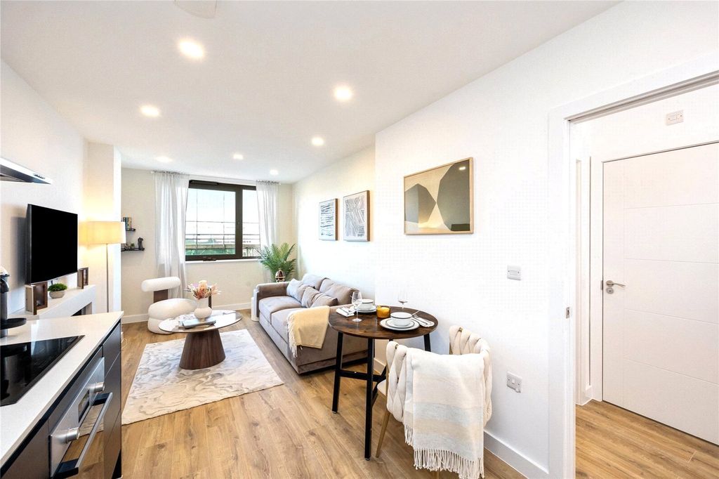 Property photo 3 of 17 Picture 3