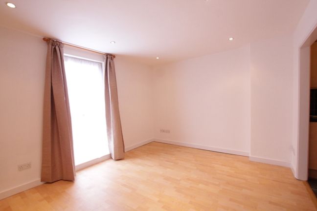 Property photo 3 of 12 10 Turnpike Mews liv