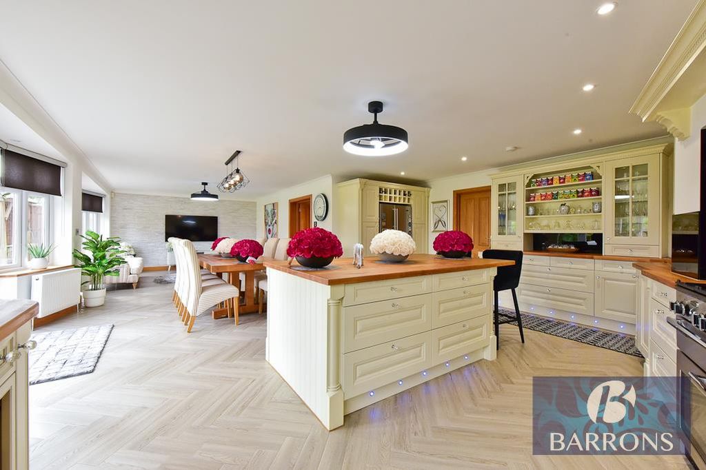 Property photo 2 of 30