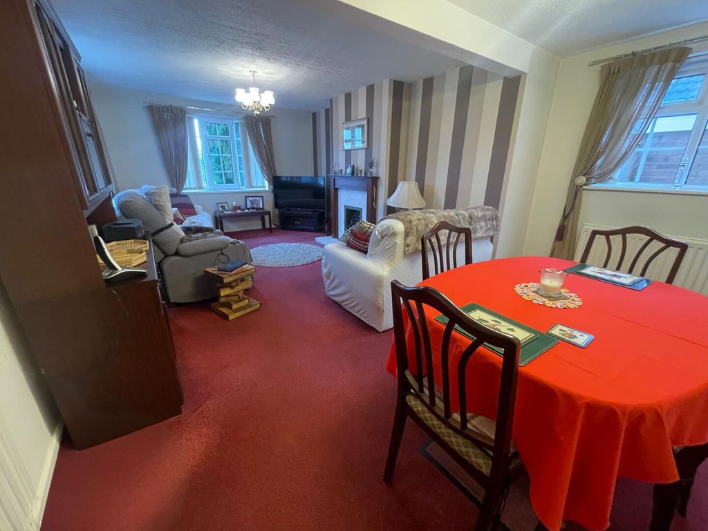 Property photo 2 of 14 Ostler Lounge.Jpeg