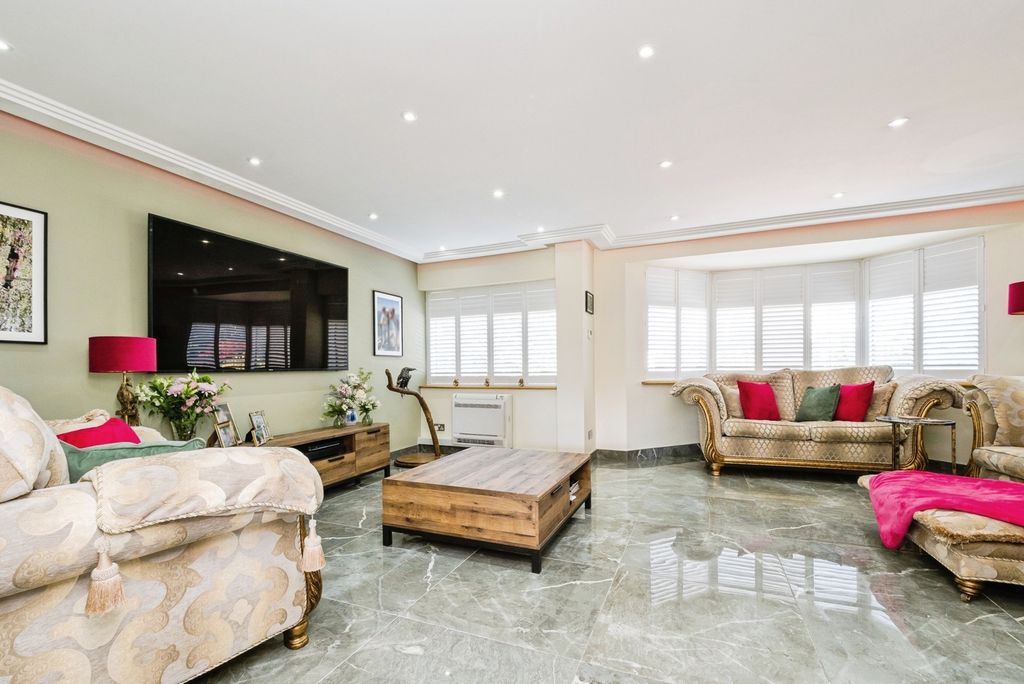 Property photo 2 of 43 Pbox-Img.Jpg