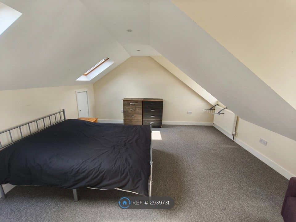 Property photo 3 of 11 Bedroom 1