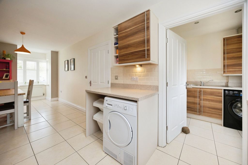 Property photo 3 of 27