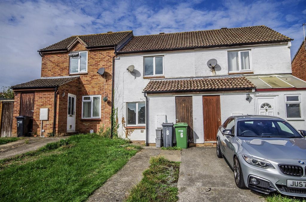Property photo 1 of 10 Externally