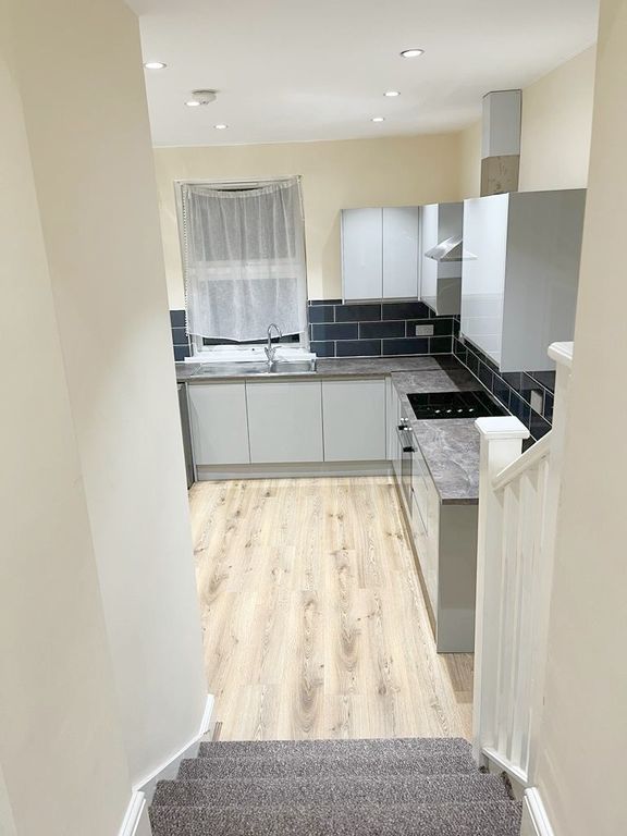 Property photo 3 of 7 Kitchen
