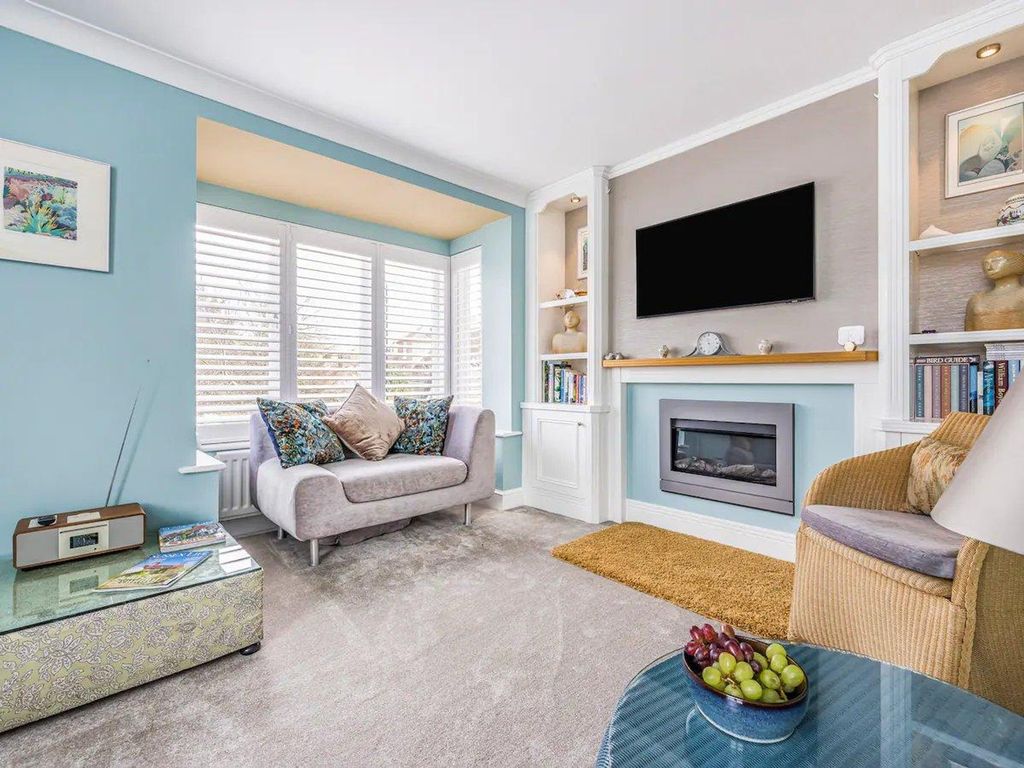 Property photo 1 of 31 Living Room