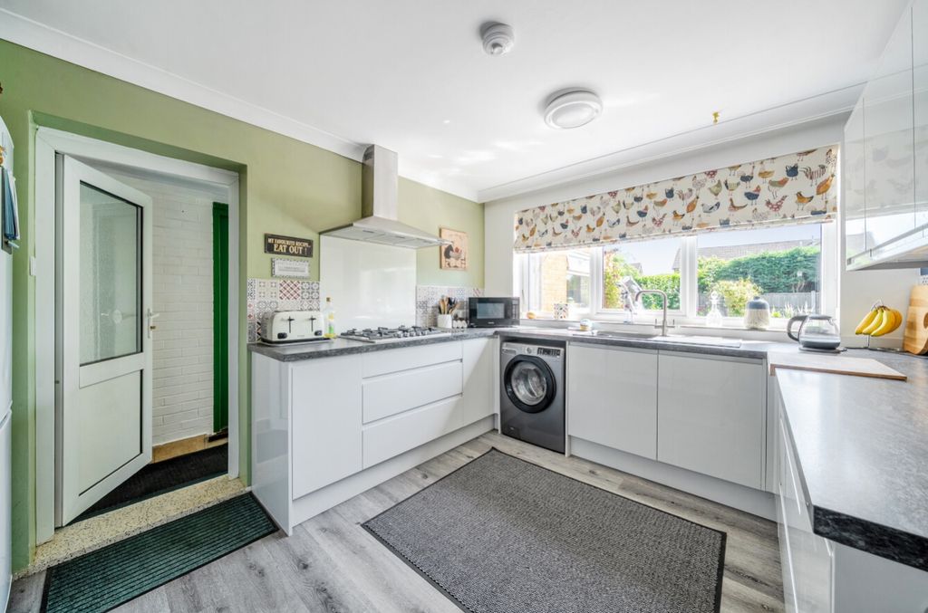 Property photo 3 of 23 1483986-8-6A3Bfb301974E
