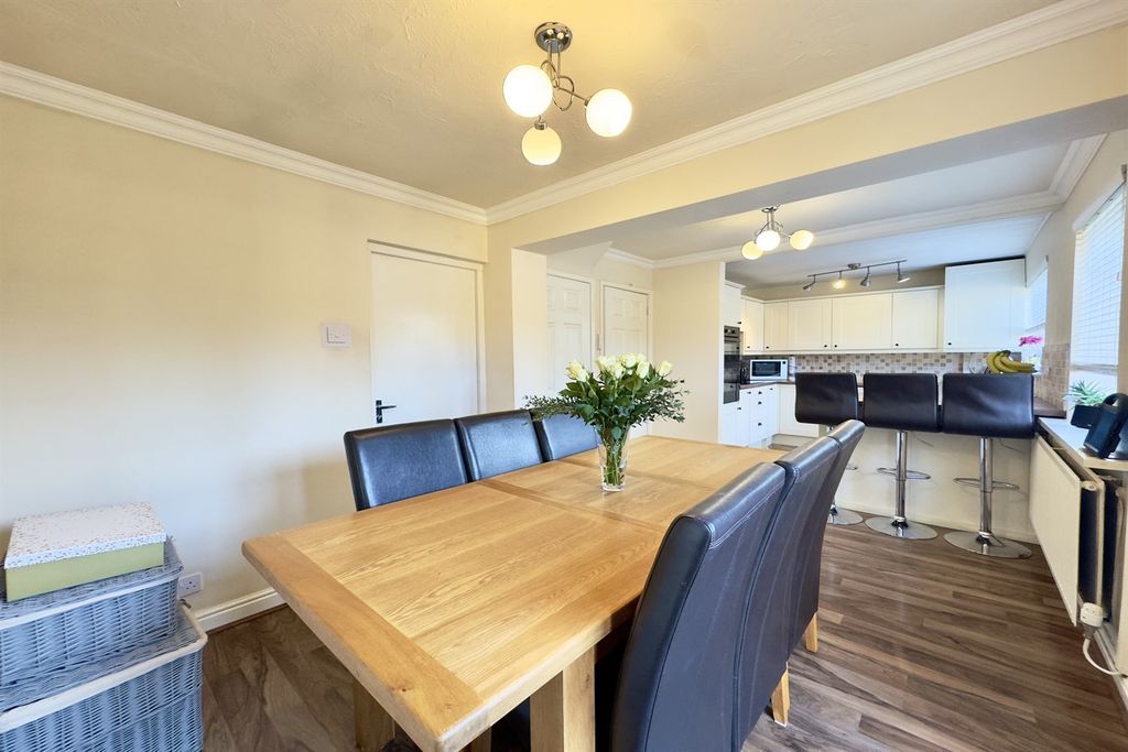 Property photo 3 of 12 Dining Kitchen