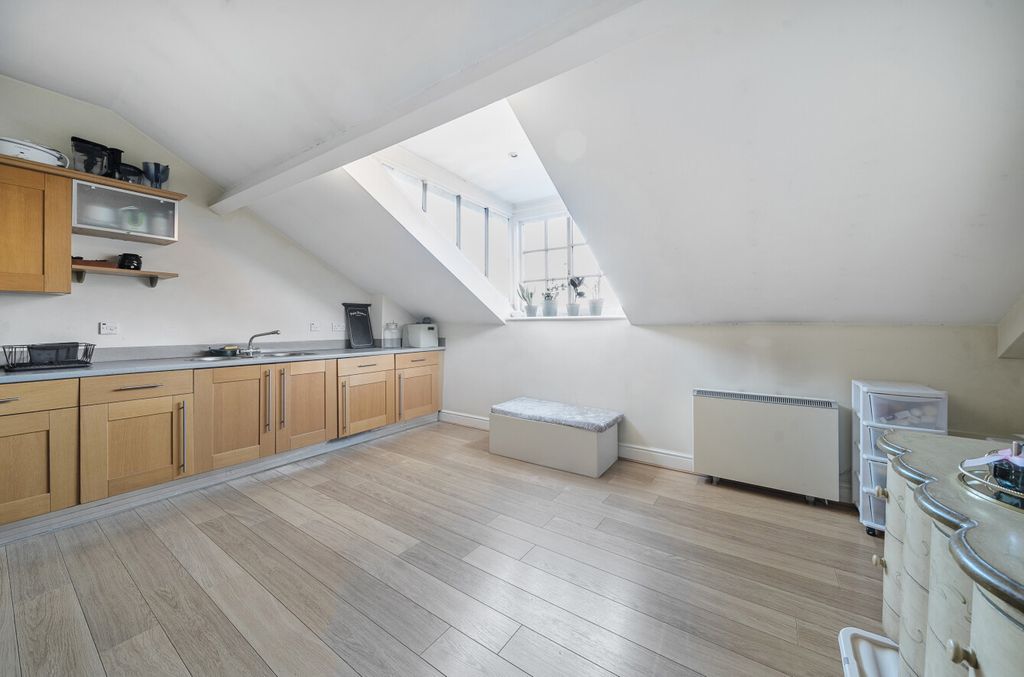 Property photo 2 of 11 1253713-11-68278d...
