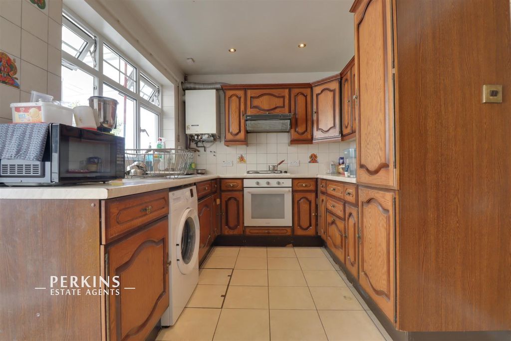 Property photo 1 of 10 Kitchen.Jpg