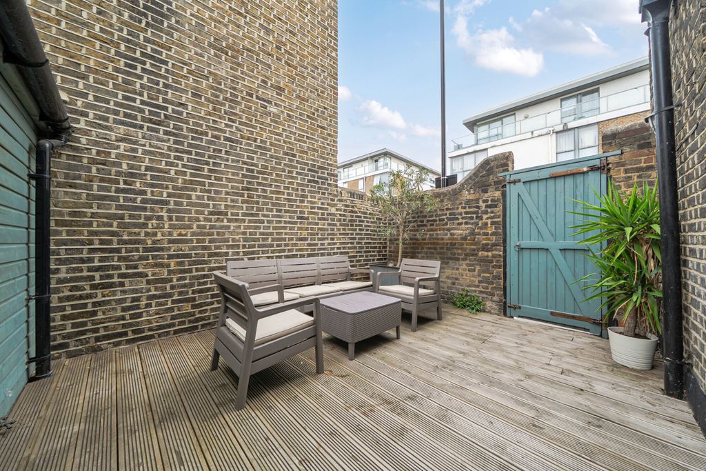 Property photo 3 of 34 1514150-7-1A06295...