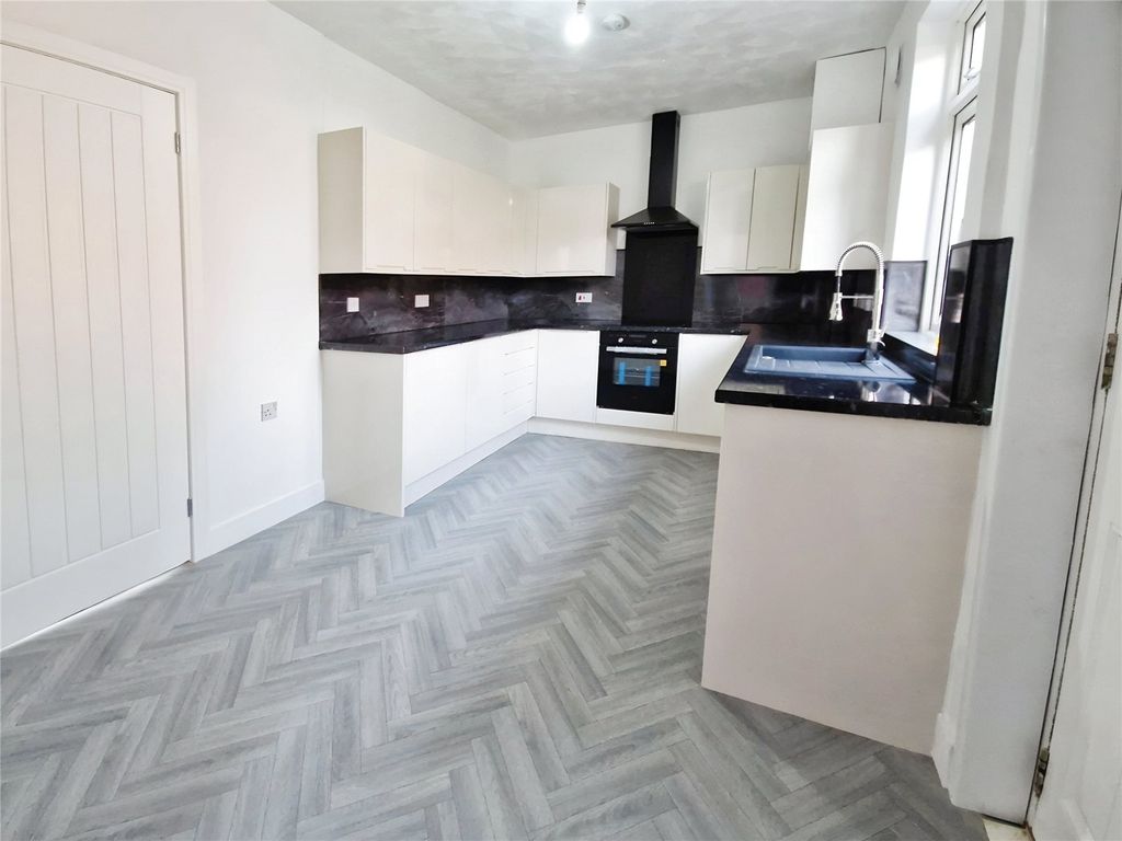 Property photo 3 of 18 Kitchen Diner