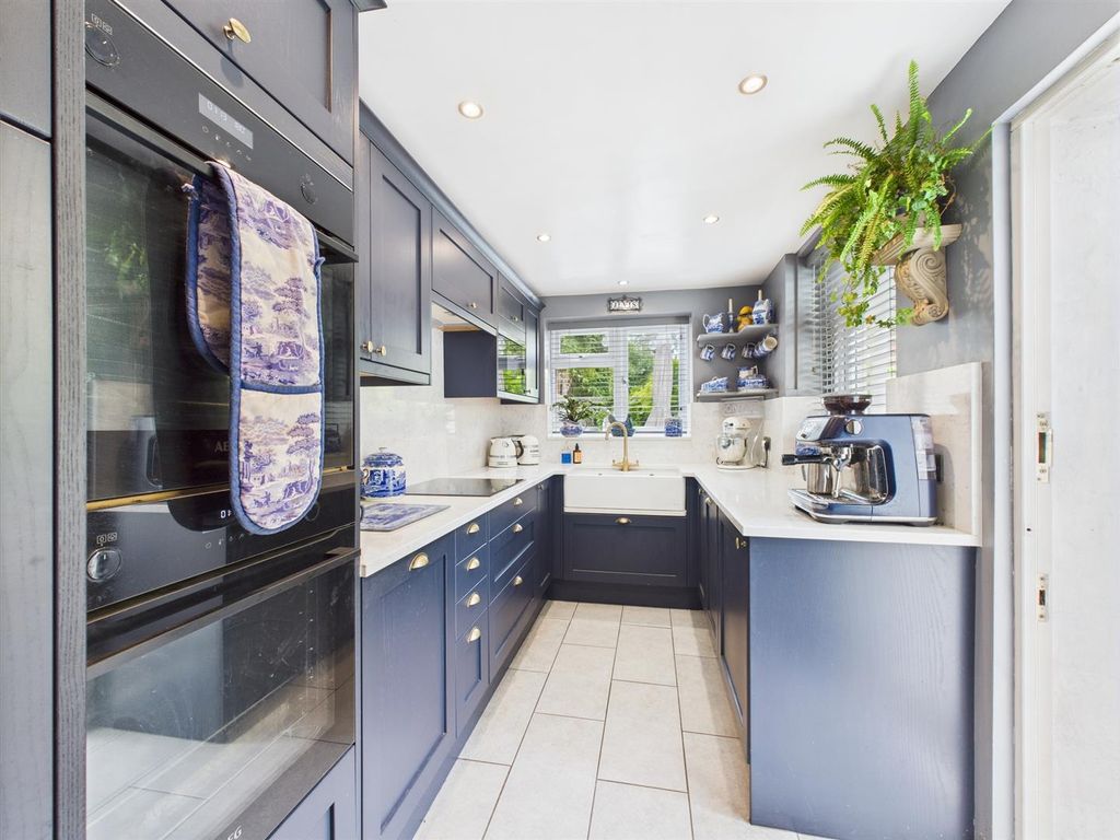 Property photo 3 of 14 Kitchen