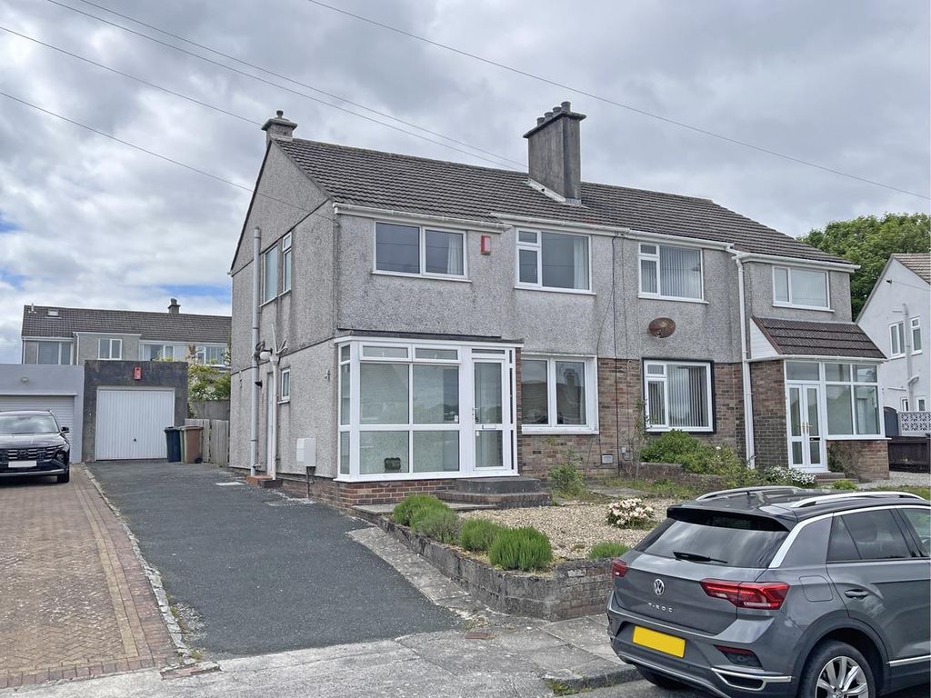 Property photo 1 of 27 Treloweth Close 5 - Front.Jpg